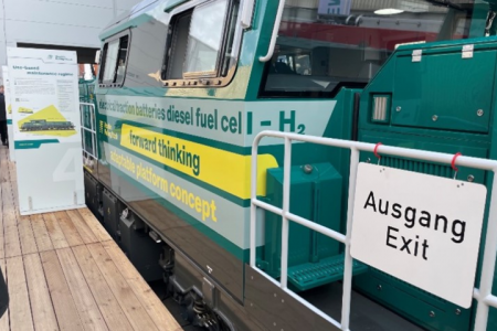 Hybrid-electric shunting locomotive